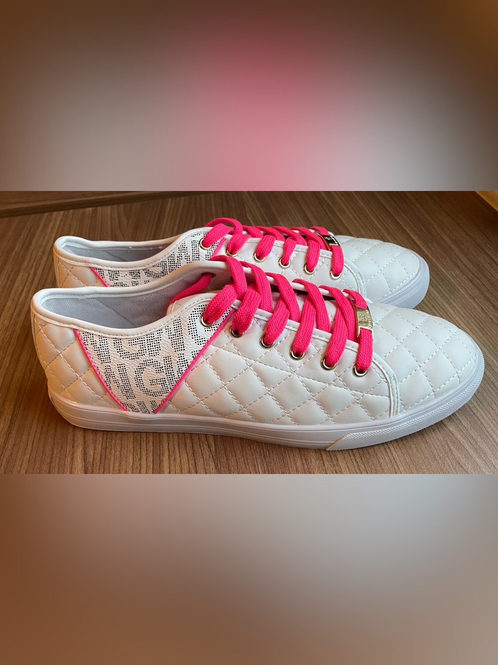 GLOBALWIN Women's Quilted Fashion Sneakers White Pink New In Box Size 10